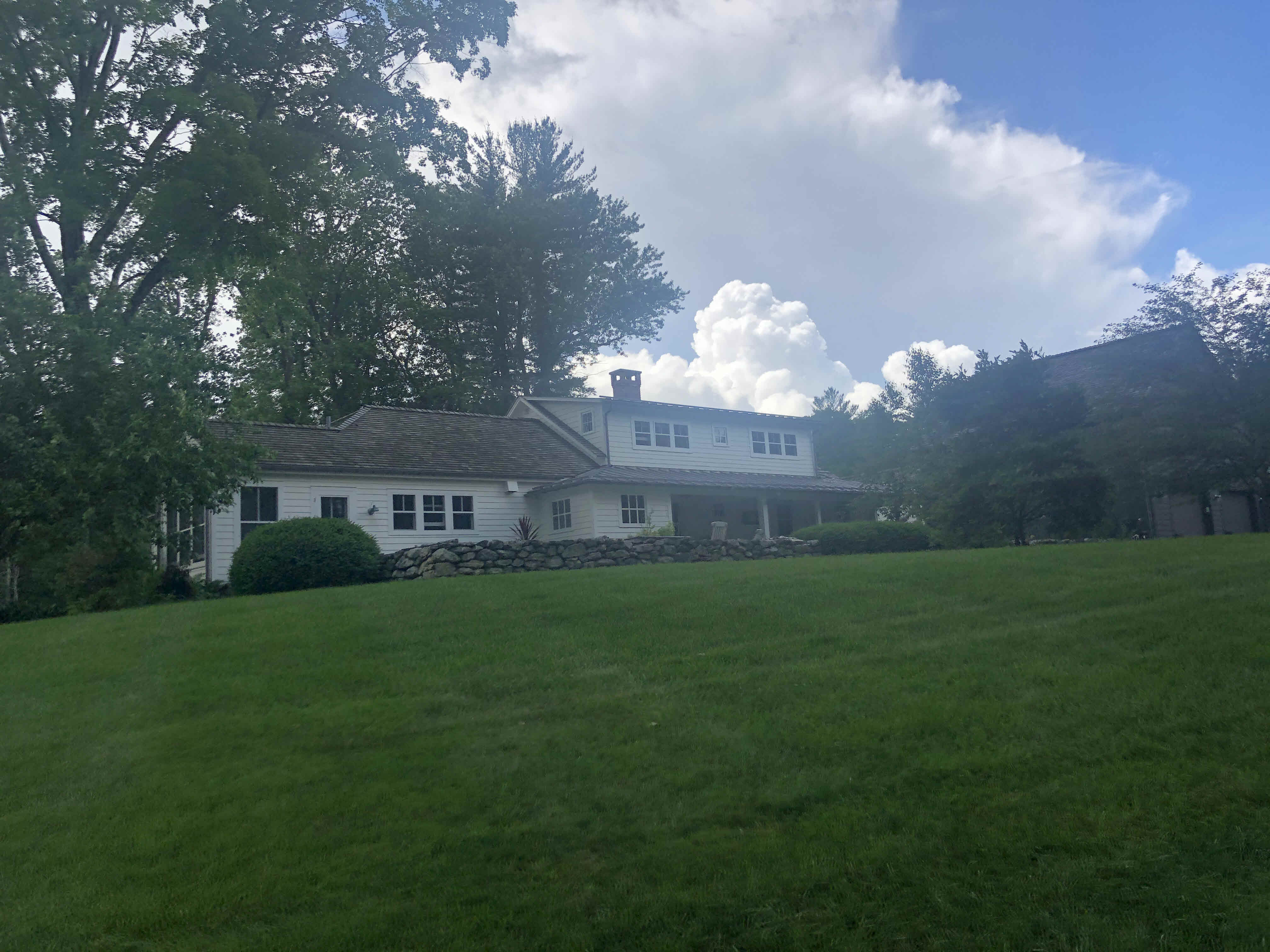 Building photograph for 207 UNDERMOUNTAIN ROAD